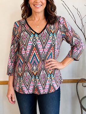 Everly colorful geometric pattern v-neck cutout back blouse Size Small